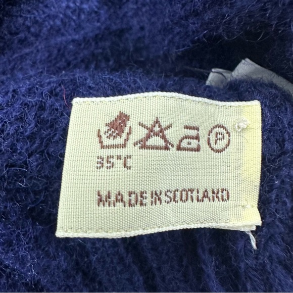 Wilmington Country Store Size Large Navy Blue 100% Scottish Wool Sweater - Picture 12 of 16